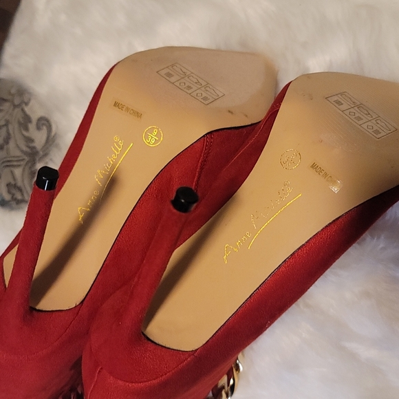 ⚘Red Faux Suede Chain Ankle Boot⚘ - Picture 5 of 9